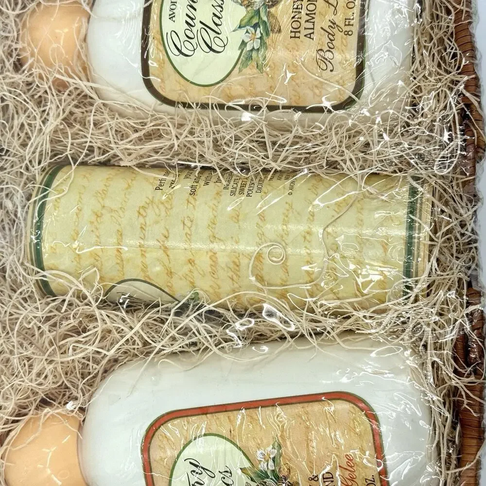 VTG 1989 Avon Country Classics Honey Almond Set of 3 Bath Gel Talc Lotion Basket